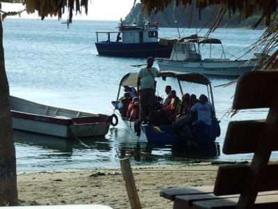 Ankommende Badegäste von den anderen Buchten in Taganga